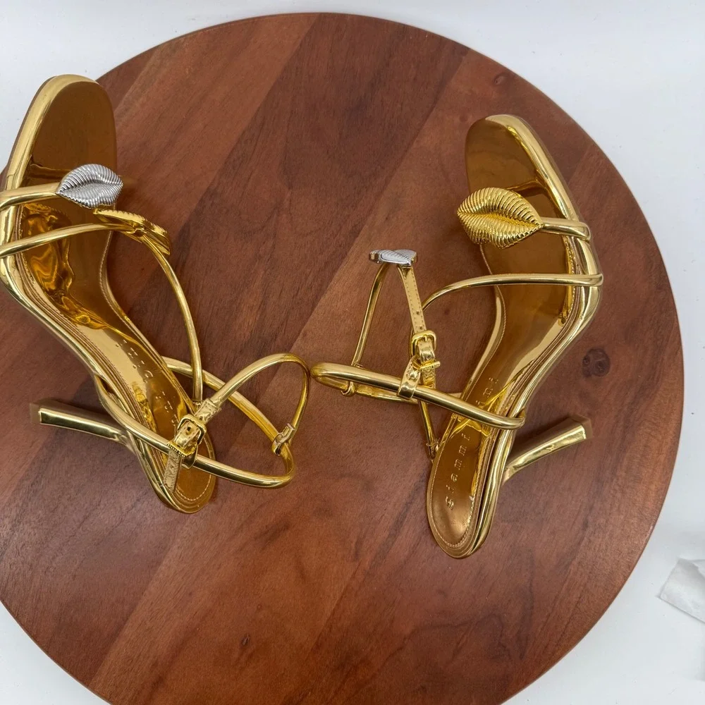 Gianni Bini Heeled Sandals Womens Gold Metallic Lip Charm Strappy Stiletto 8M